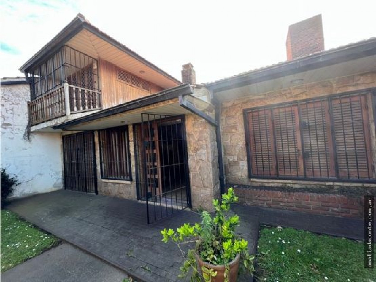 Hermoso y solido Chalet 6 amb. Gran lote B. Constitucion