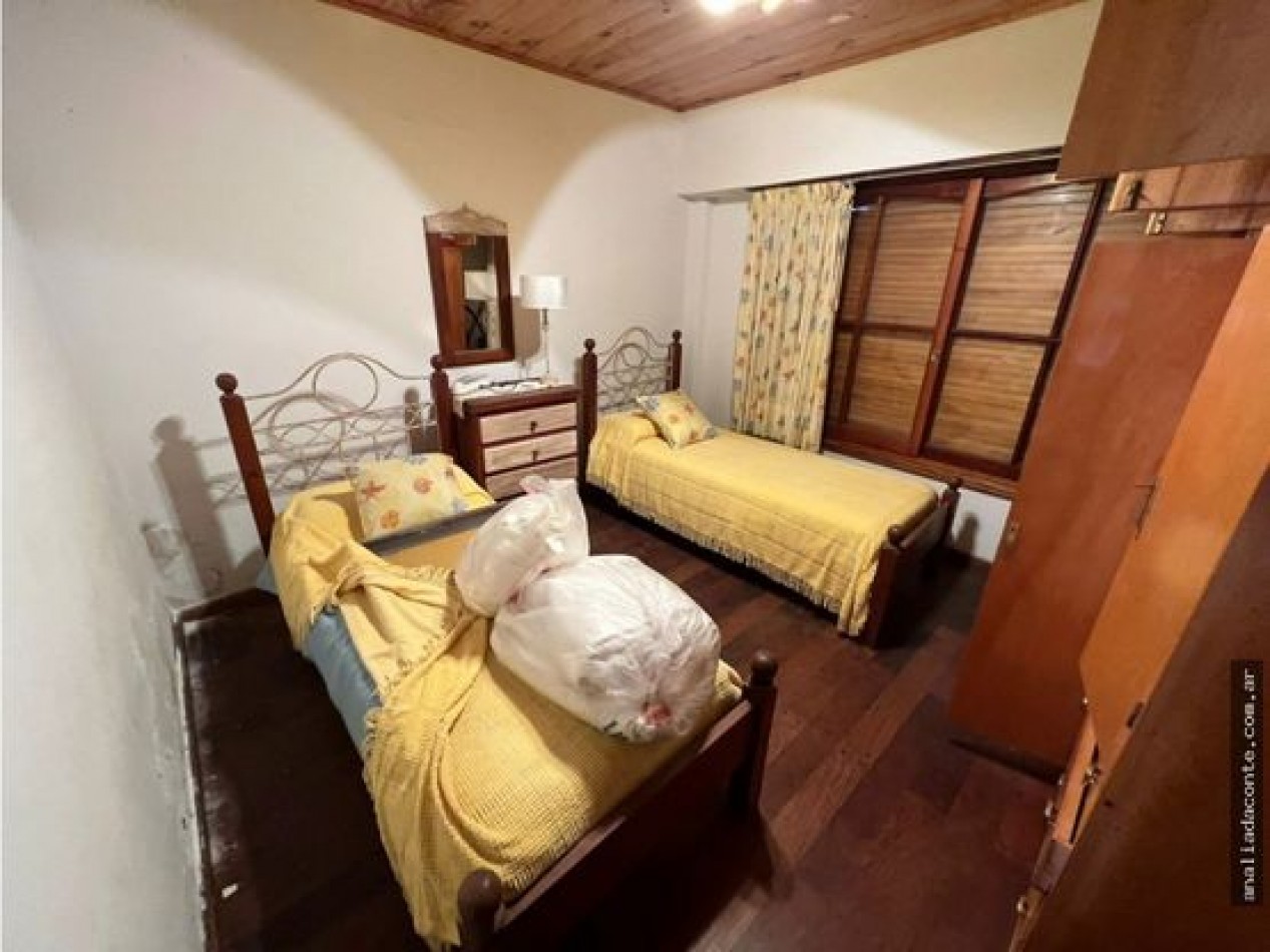 Hermoso y solido Chalet 6 amb. Gran lote B. Constitucion