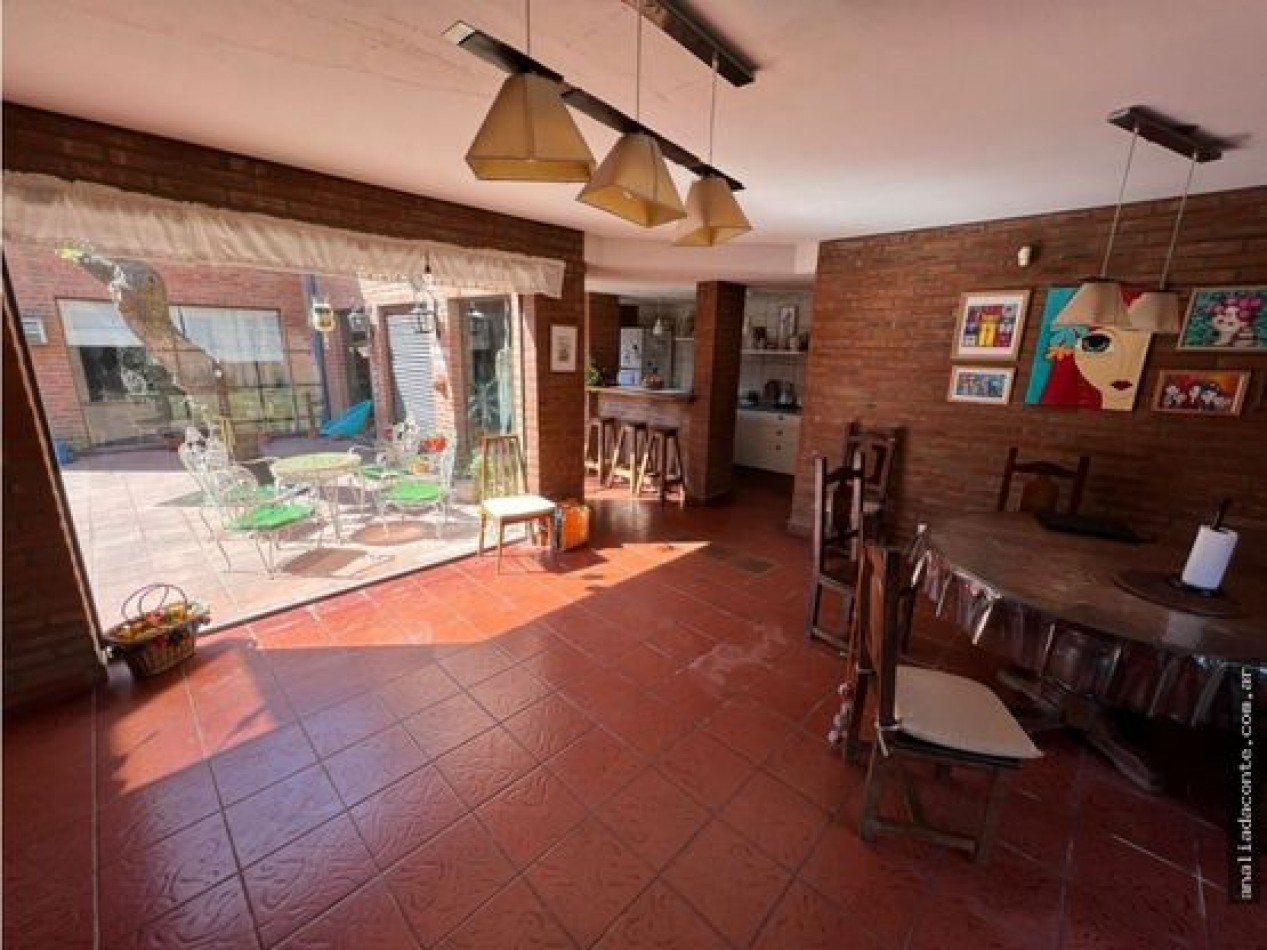 Gran chalet 4 amb. Aragon 5800. Gran parque. Toma valores