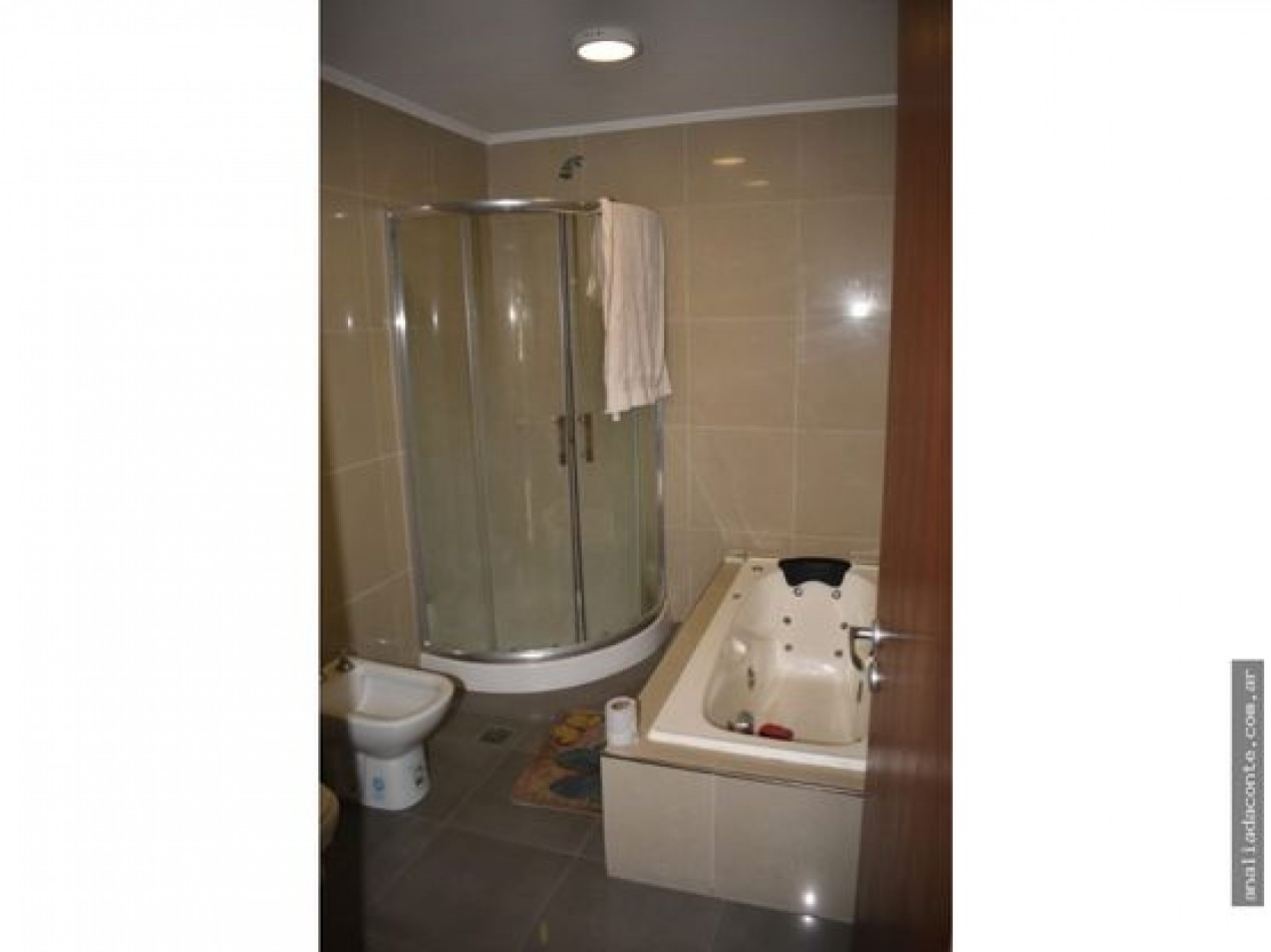 Moderna casa 5 amb en barrio Constitucion