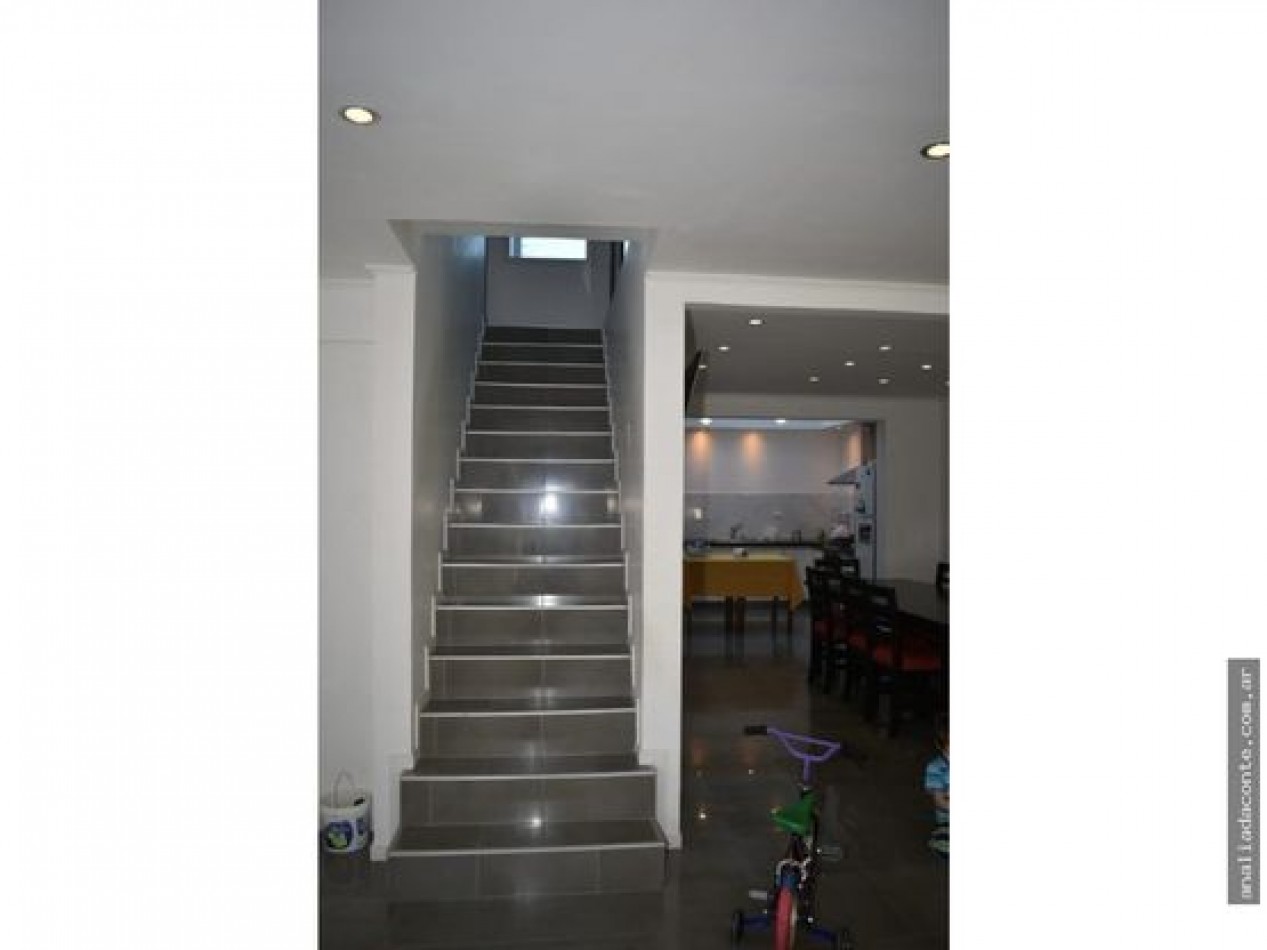 Moderna casa 5 amb en barrio Constitucion