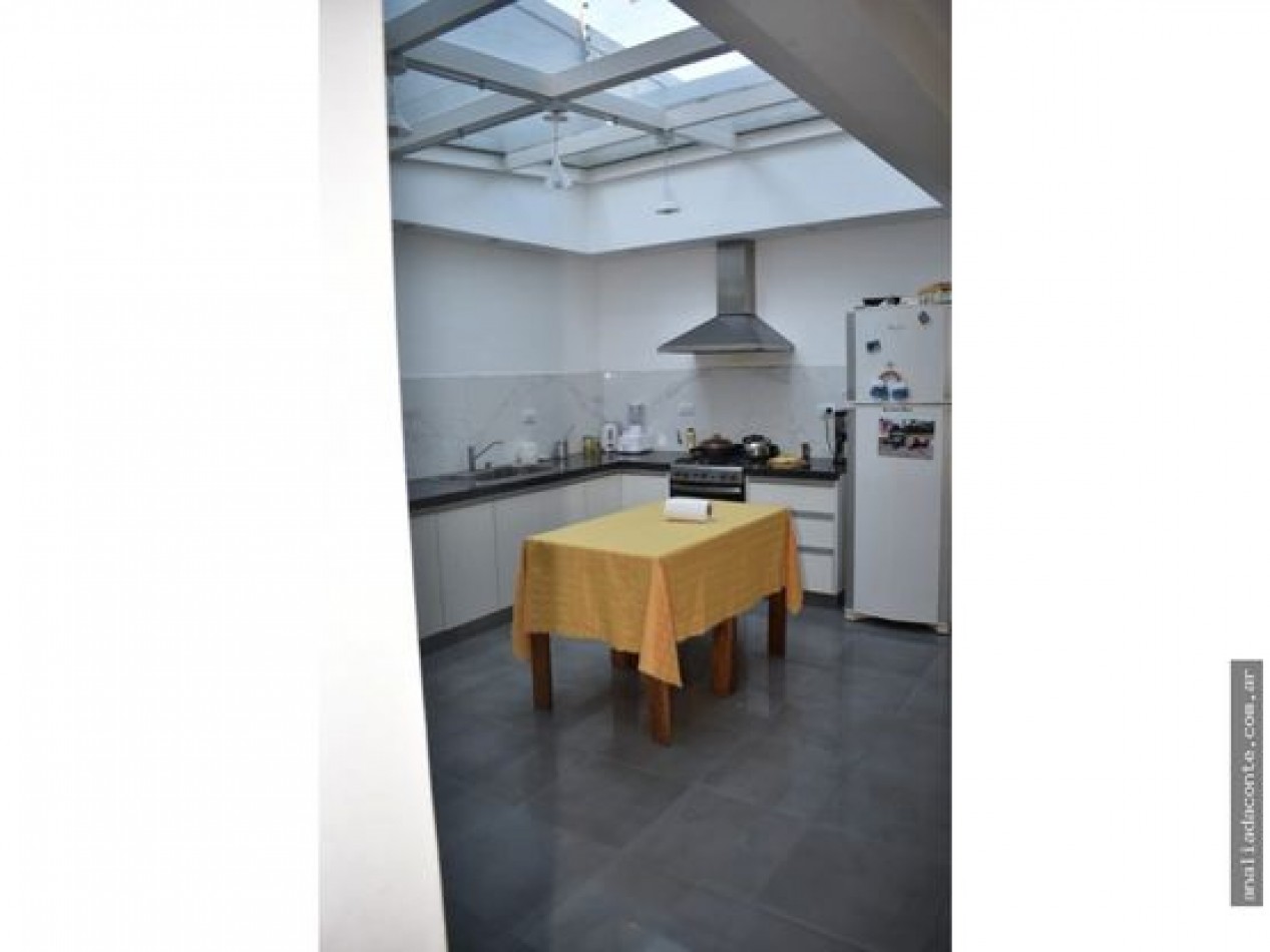 Moderna casa 5 amb en barrio Constitucion
