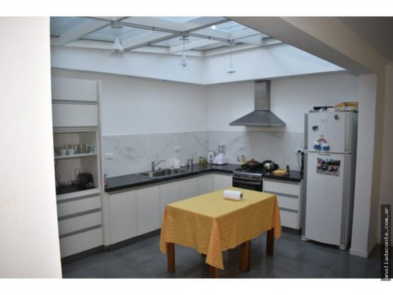 Moderna casa 5 amb en barrio Constitucion