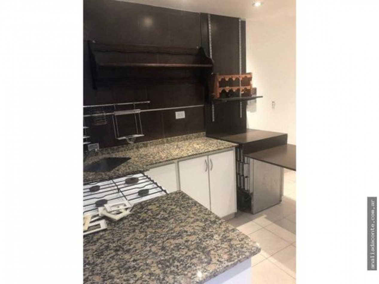 INMUEBLE EN BLOCK 2 VIVIENDAS + 3 LOCALES