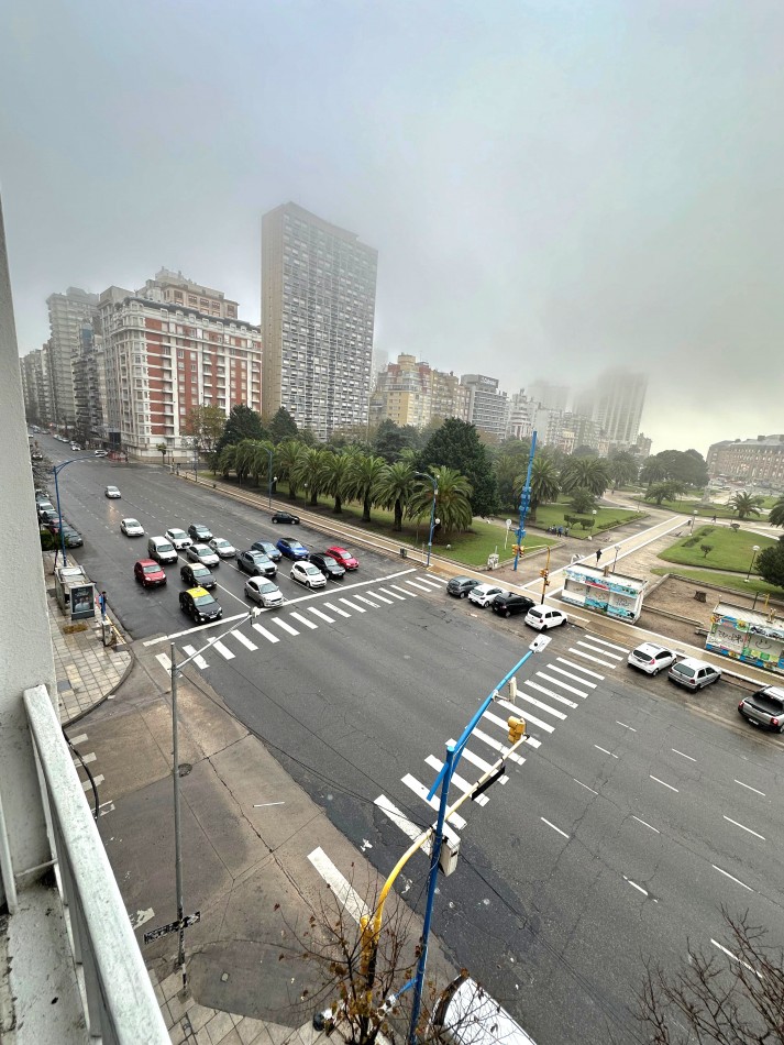 EXCELENTE 4 AMB. CON DEPENDENCIA PLAZA COLON EDIFICIO SEÑORIAL