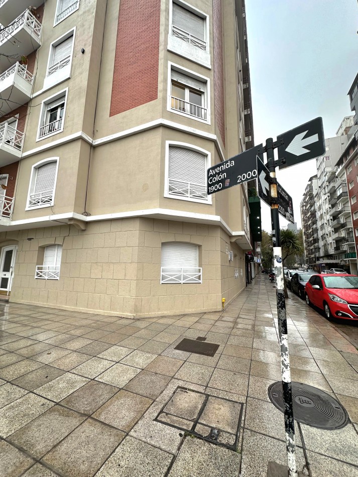 EXCELENTE 4 AMB. CON DEPENDENCIA PLAZA COLON EDIFICIO SEÑORIAL