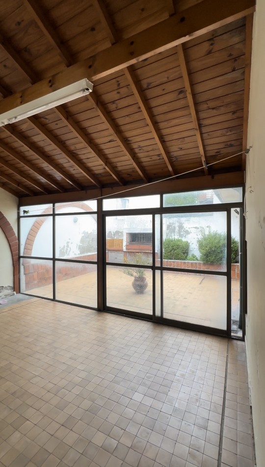 CHALET 5 AMBIENTES EN DOS PLANTAS DORREGO 2900