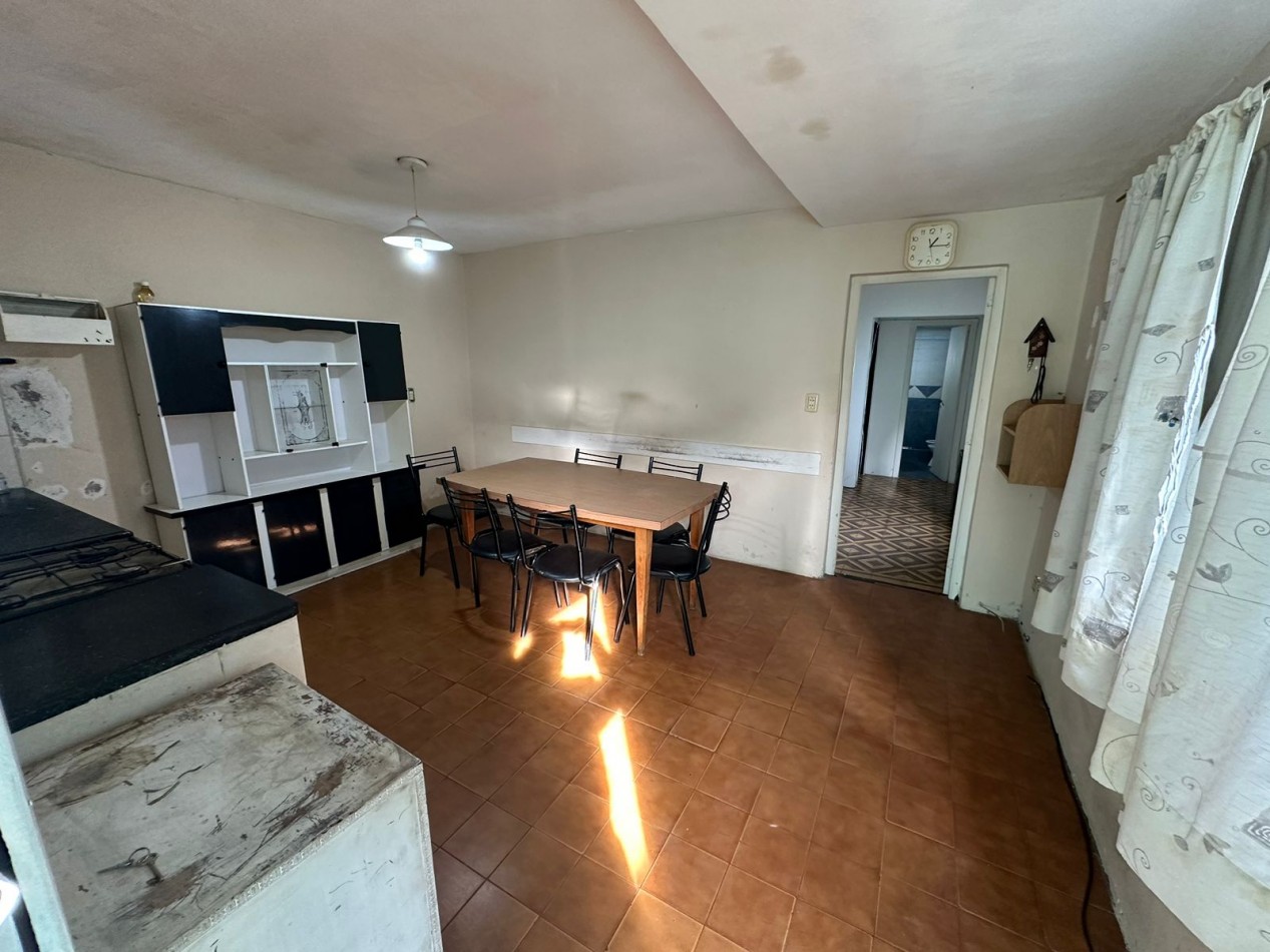 OPORTUNIDAD RAWSON E ITALIA CASA 3 AMB. CON PATIO Y ENTRADA AUTO