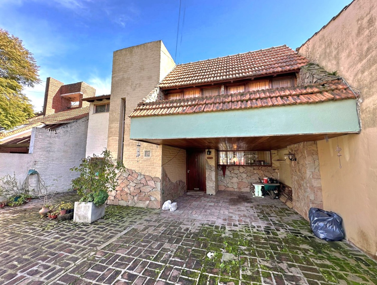 Hermoso Chalet con depto. 2 amb.en Lo mejor de Caisamar