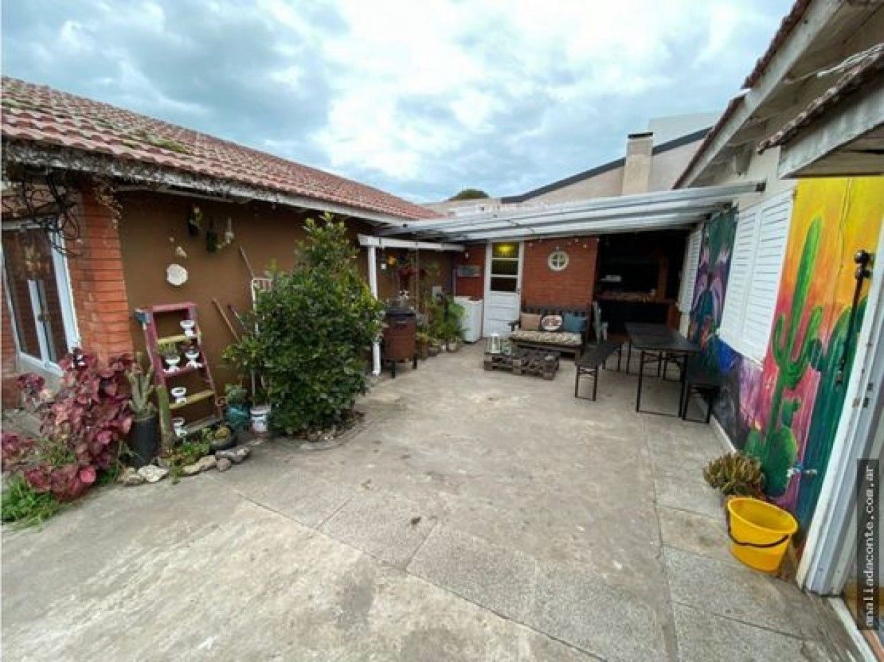 Casa 4 amb 2 baños garage jardin a pasos de Av Constitucion