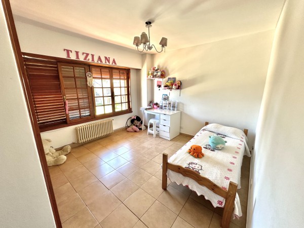 Gran chalet 7 amb en Caisamar con parque y quincho