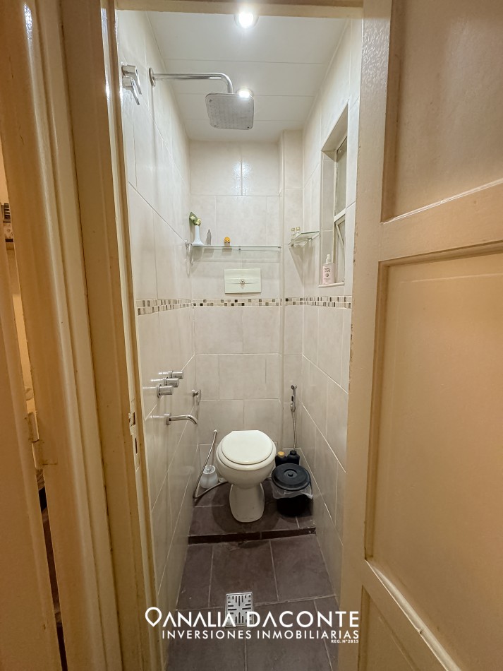Amplio depto 3 amb 2 baños y doble patio en PB Falucho 1500