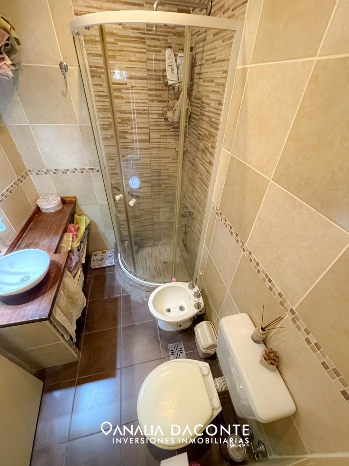 Amplio depto 3 amb 2 baños y doble patio en PB Falucho 1500