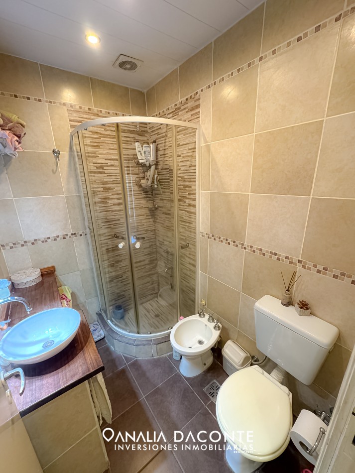 Amplio depto 3 amb 2 baños y doble patio en PB Falucho 1500