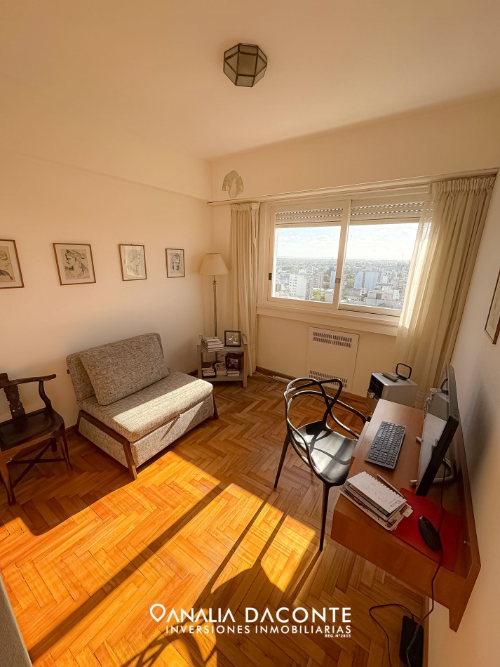Gran departamento 3 amb y dep con cochera en Centro