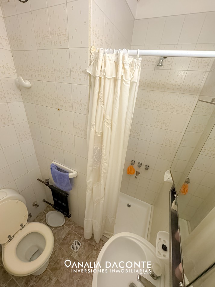 Gran departamento 3 amb y dep con cochera en Centro