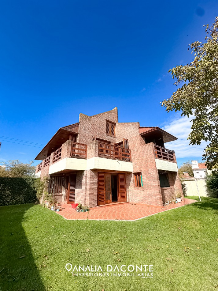 Gran chalet 7 amb sobre dos lotes en Parque Luro