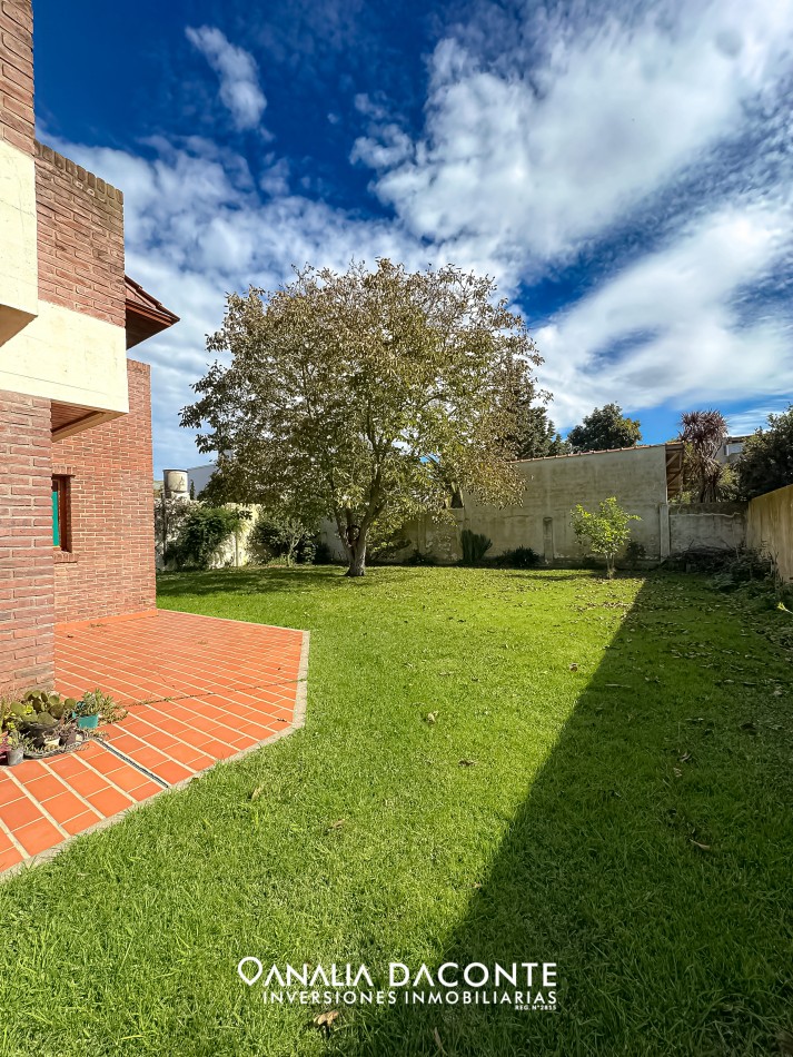 Gran chalet 7 amb sobre dos lotes en Parque Luro