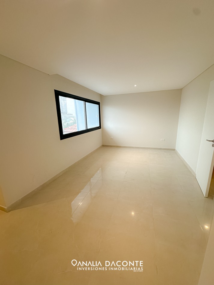 Duplex 3 amb con jardin moderno Villa Primera