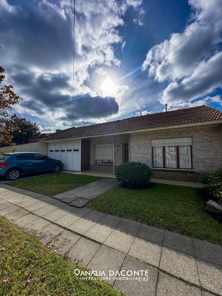 Chalet reciclado 3 amb con gran parque y quincho en San Jeronimo