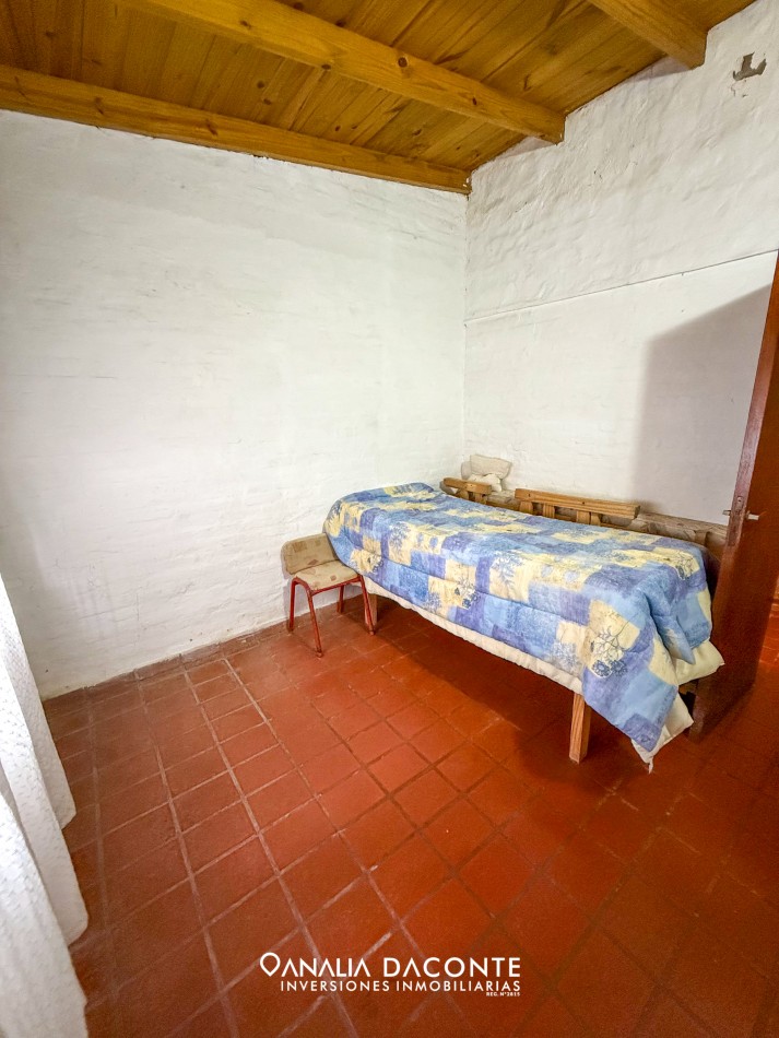 Chalet 4 amb con depto al fondo 3 amb sobre gran lote en Caisamar