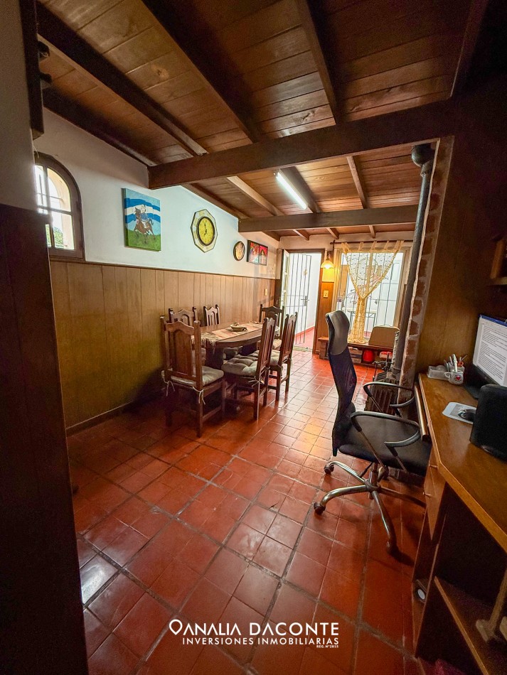 Chalet 4 amb con depto al fondo 3 amb sobre gran lote en Caisamar