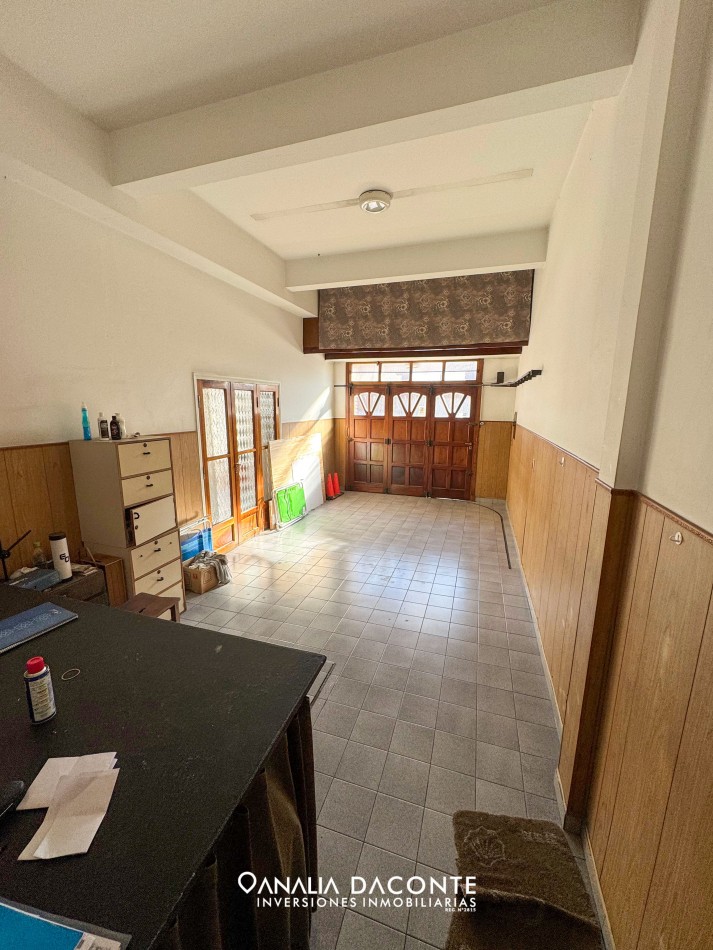 Excelente chalet 5 amb en dos plantas. Dorrego al 2900