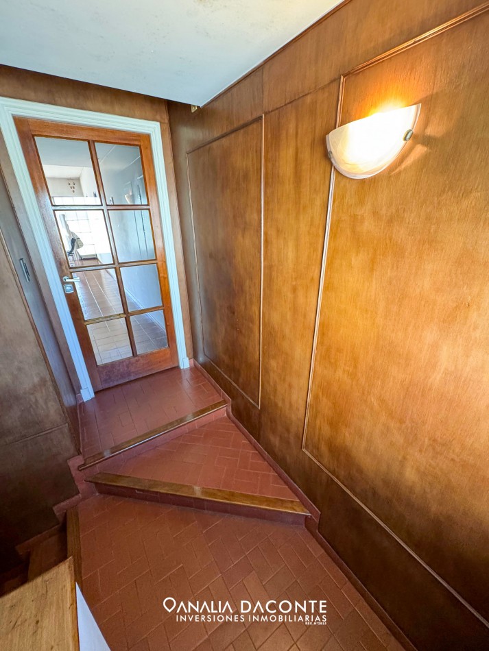 Excelente chalet 5 amb en dos plantas. Dorrego al 2900