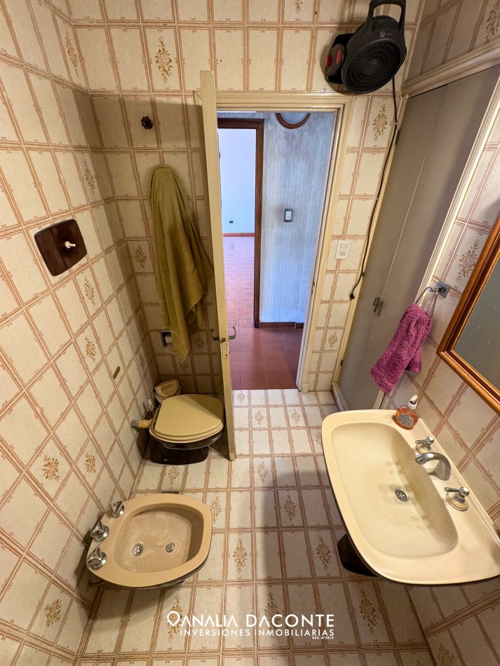 Excelente chalet 5 amb en dos plantas. Dorrego al 2900