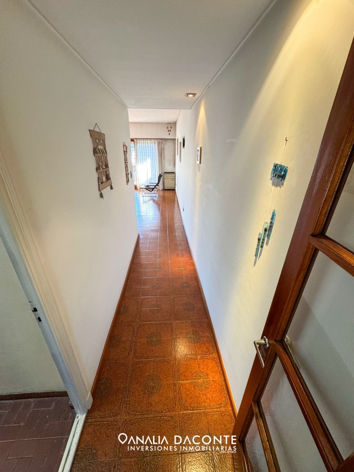 Excelente chalet 5 amb en dos plantas. Dorrego al 2900