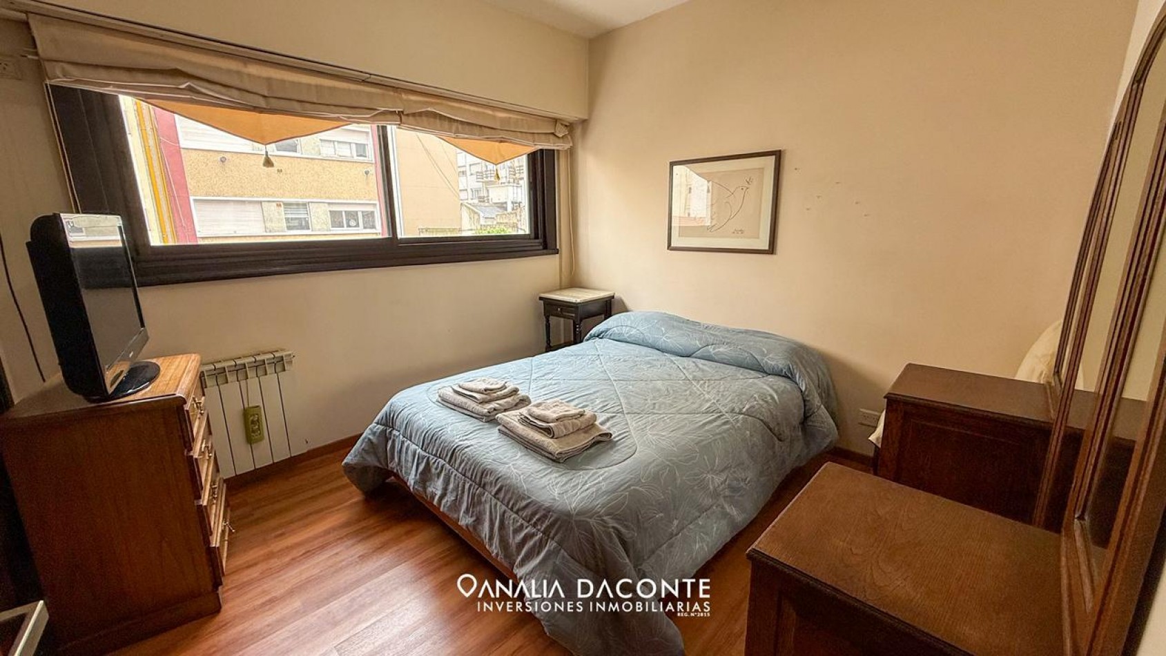 HERMOSO DEPARTAMENTO 3 AMBIENTES AL FRENTE CON BALCON SALIENTE Y COCHERA!
