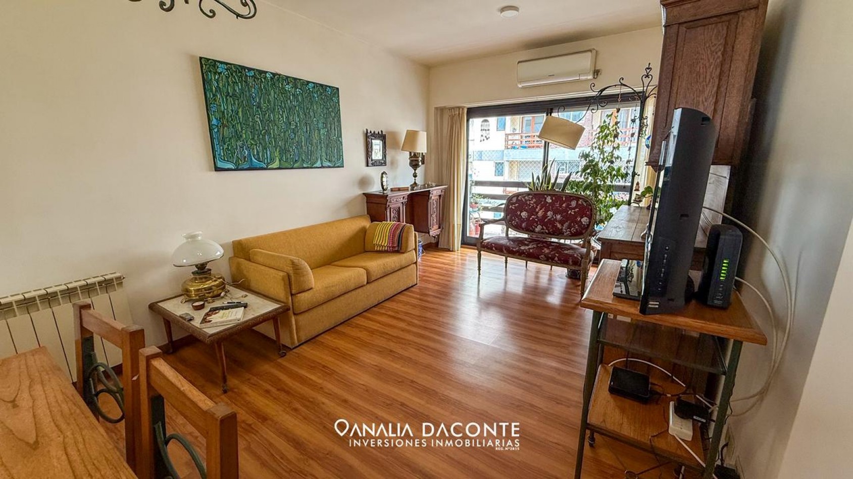 HERMOSO DEPARTAMENTO 3 AMBIENTES AL FRENTE CON BALCON SALIENTE Y COCHERA!