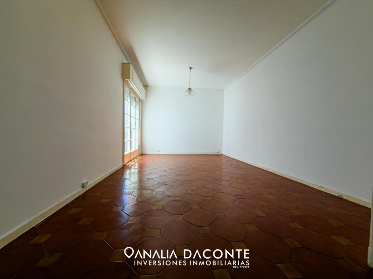 RESERVADO!!! DEPTO 3 AMB CON BALCON FRANCES Y DEPENDENCIA EN EDIFICIO SEÑORIAL! CENTRO!