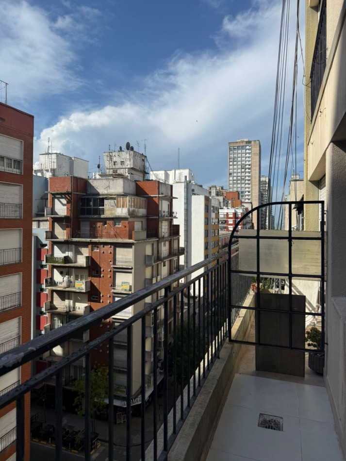 DEPTO 1 AMB  A LA CALLE CON BALCON! ZONA PLAZA COLON