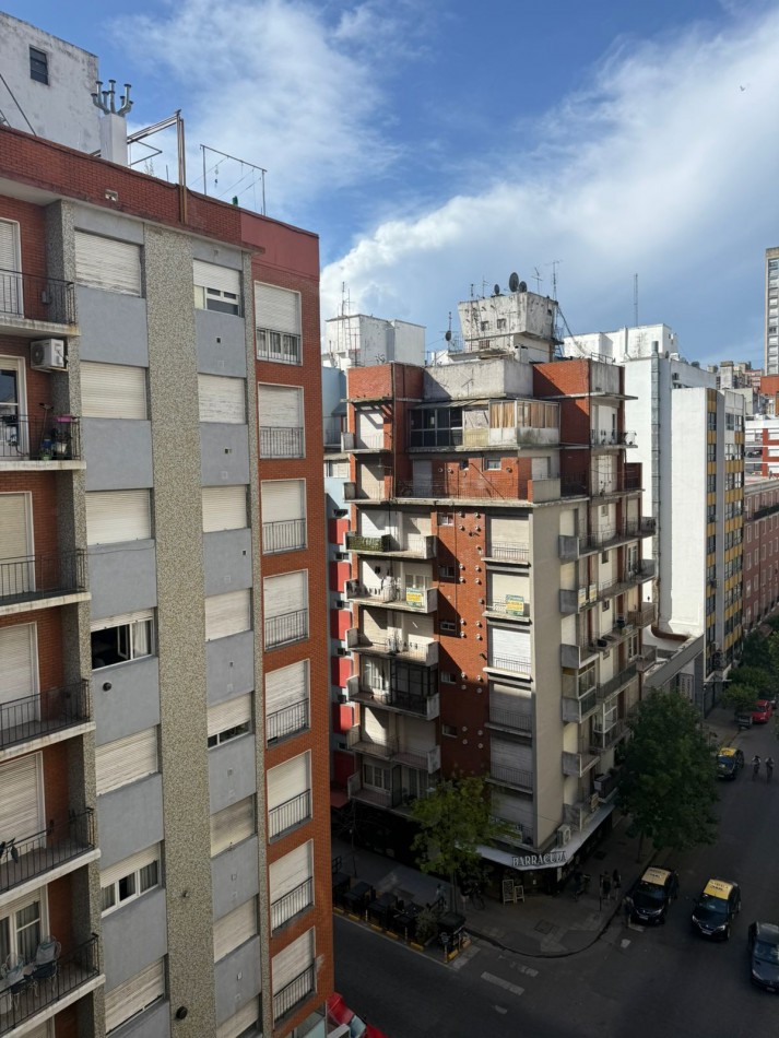 DEPTO 1 AMB  A LA CALLE CON BALCON! ZONA PLAZA COLON