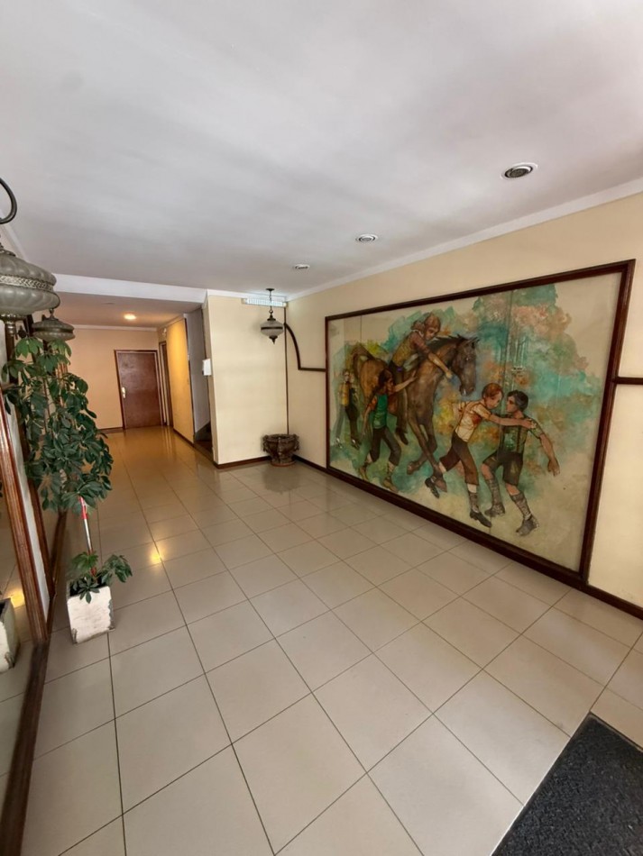 Bajo su valor! Depto 2 amb con balcon saliente