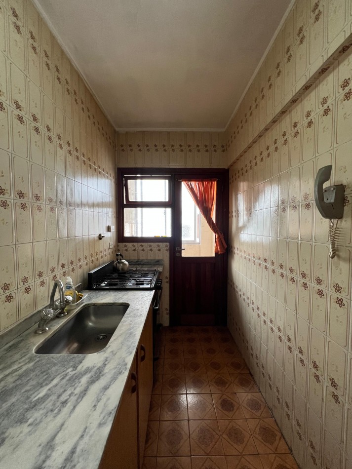 Bajo su valor! Depto 2 amb con balcon saliente