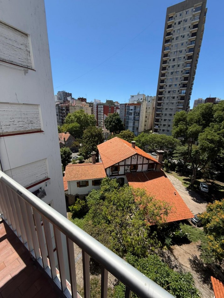 Bajo su valor! Depto 2 amb con balcon saliente