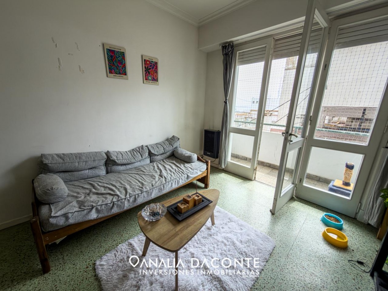 LUMINOSO Y AMPLIO DEPTO 2 AMB SOBRE AV. COLON AL 1500!