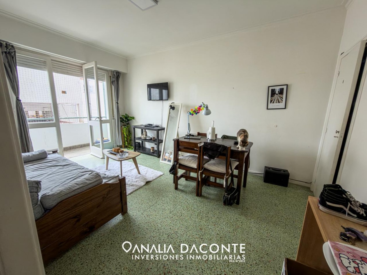 LUMINOSO Y AMPLIO DEPTO 2 AMB SOBRE AV. COLON AL 1500!