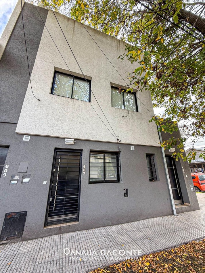 Moderno ph 2 amb pb a la calle con patio!