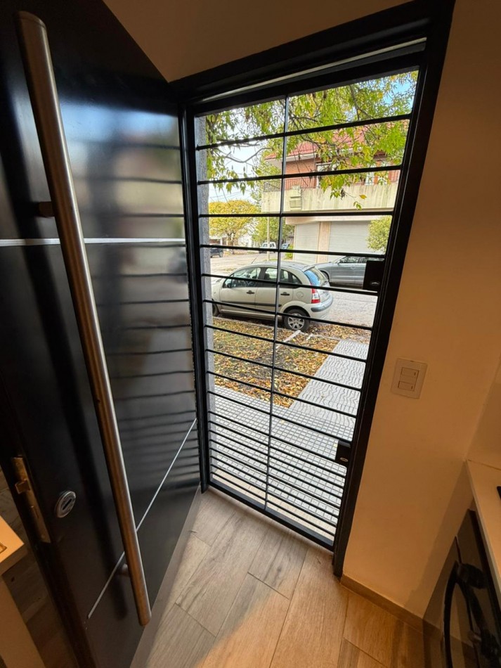 Moderno ph 2 amb pb a la calle con patio!