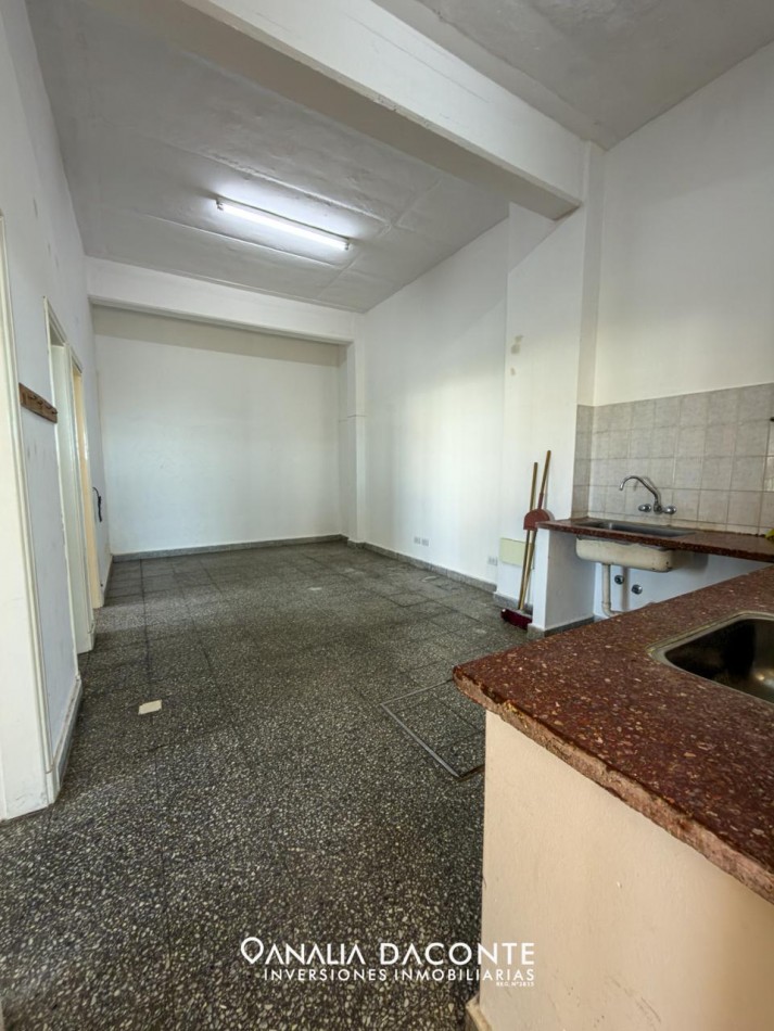 Local comercial sobre la costa con deposito