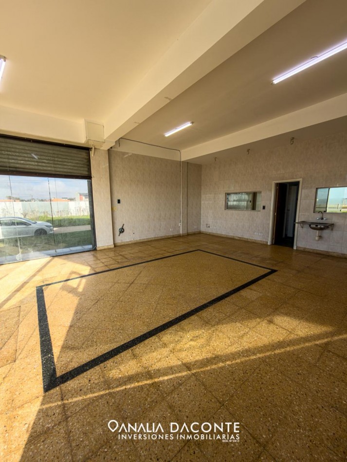 Local comercial sobre la costa con deposito