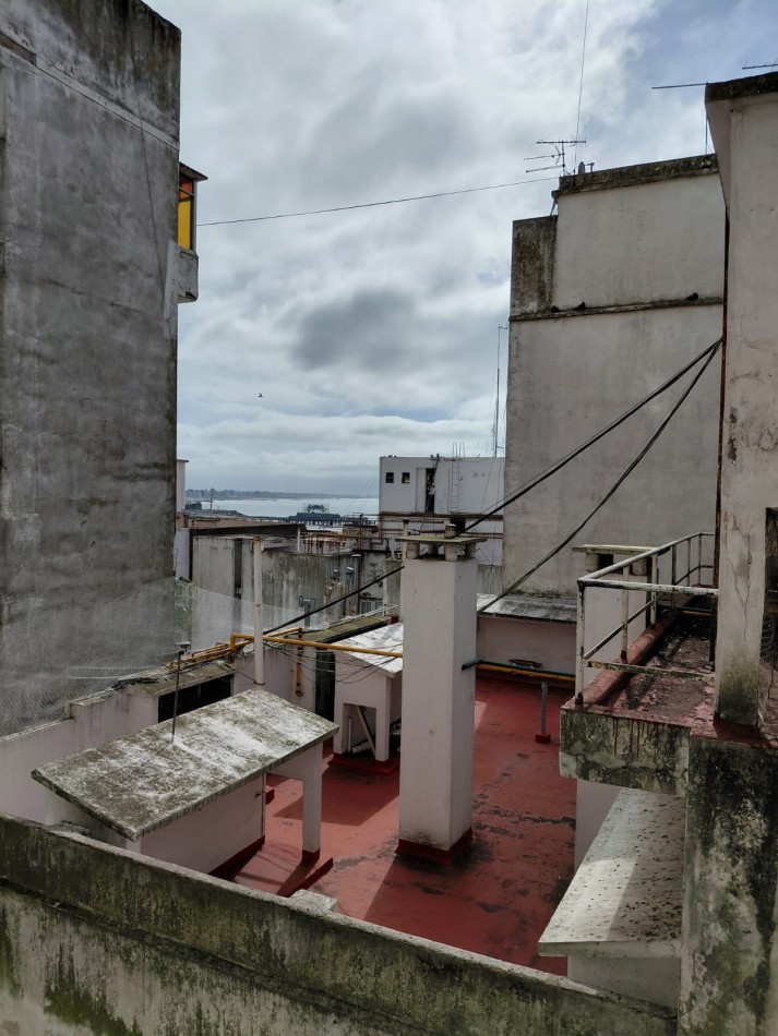 LUMINOSO Y AMPLIO DEPTO 2 AMB SOBRE AV. COLON AL 1500!