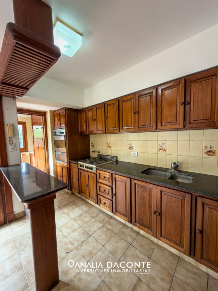 Gran chalet 7 amb a reciclar! en Caisamar con parque y quincho