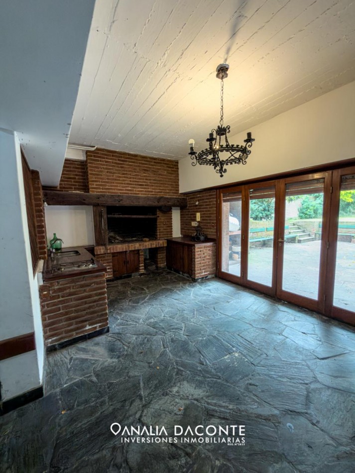 Gran chalet 7 amb a reciclar! en Caisamar con parque y quincho