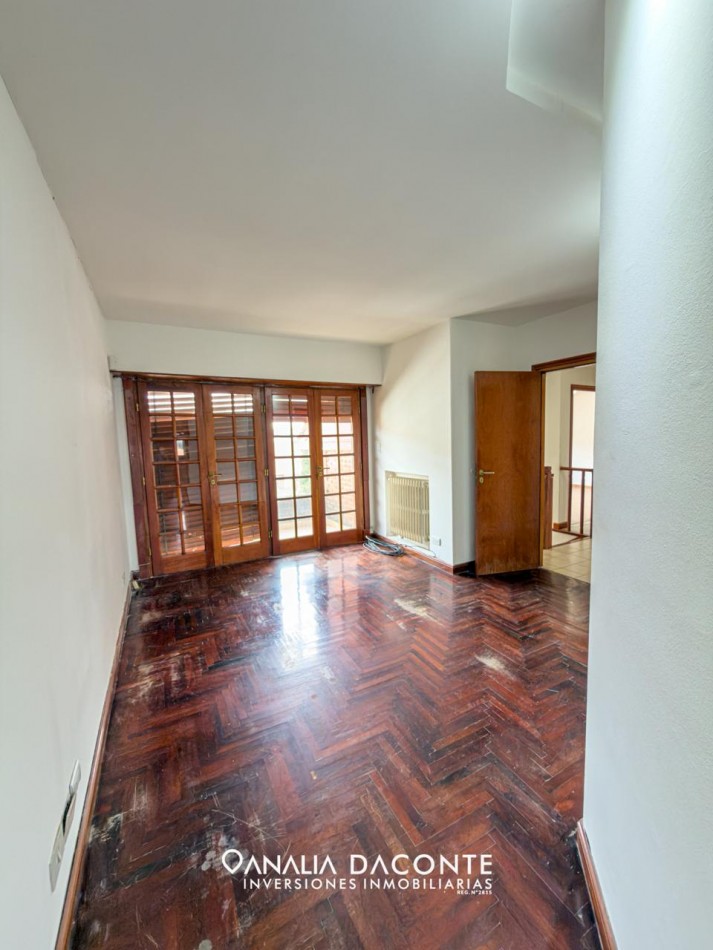 Gran chalet 7 amb a reciclar! en Caisamar con parque y quincho