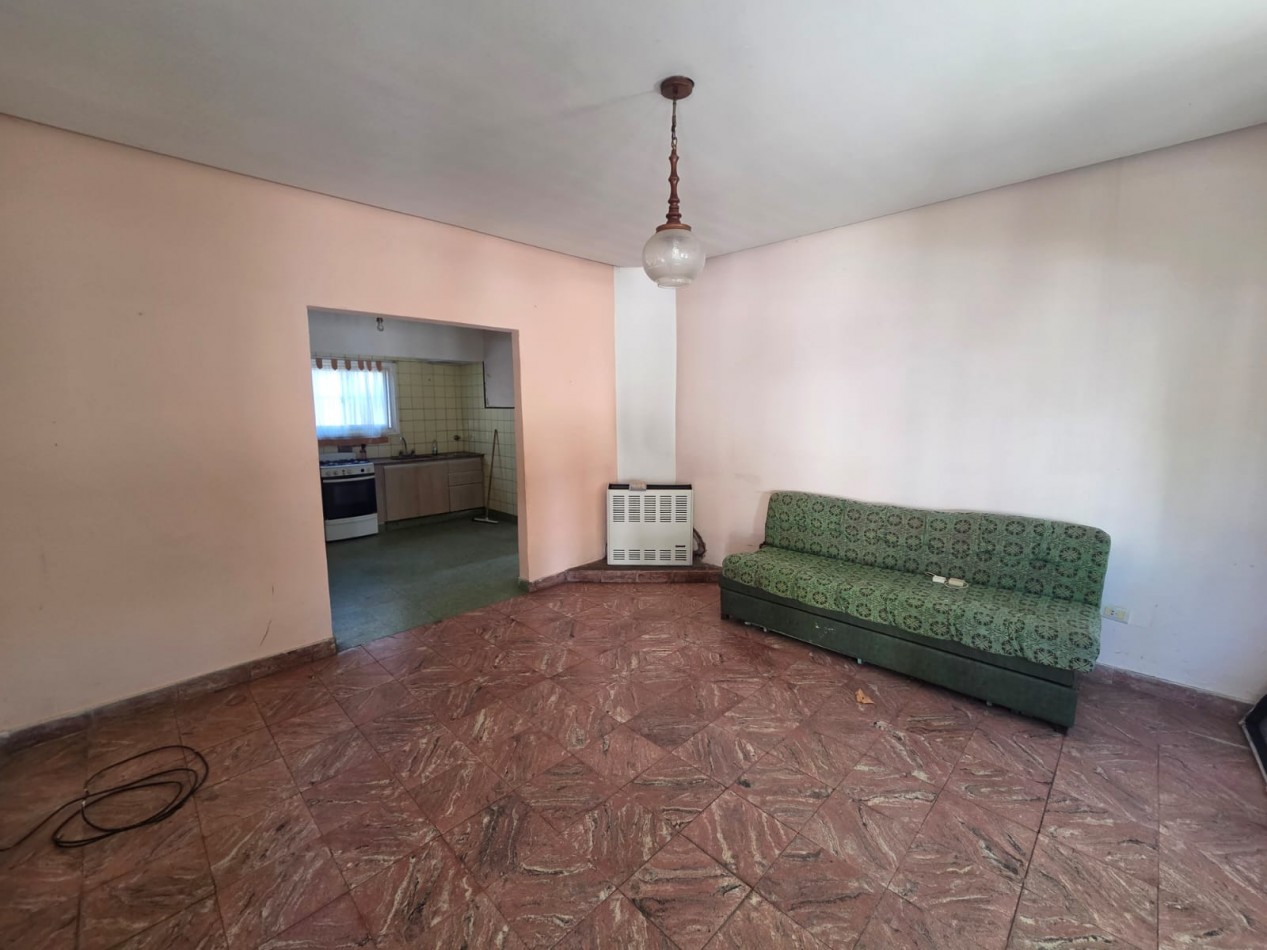 Chalet 3 amb a mejorar, con garage y patio, Villa Primera