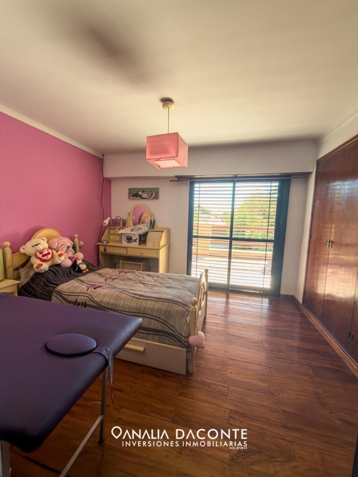 Amplio chalet con parque y garage. Zacagnini